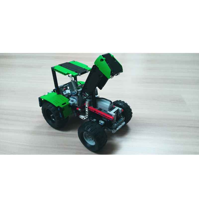 Urban Farming And Urban Agriculture - MOC-80667 نموذج مكعبات بناء جرار زراعي